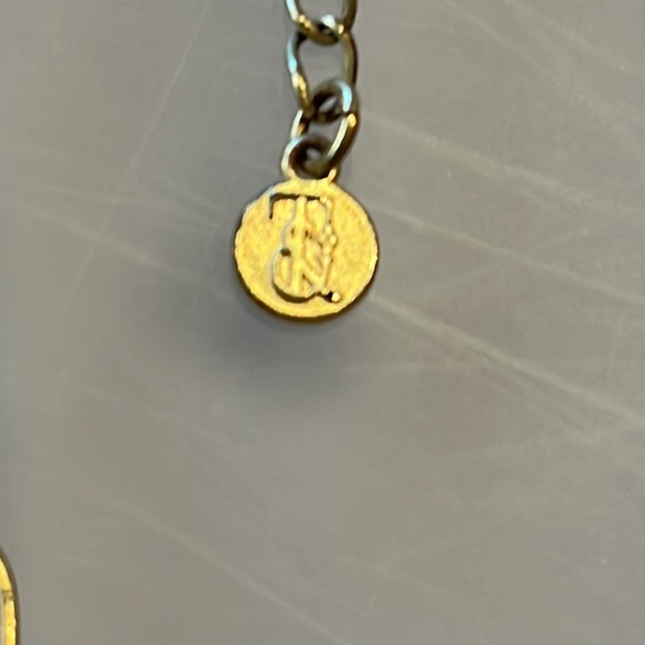 Banana Republic gold pendant necklace. - Picture 3 of 4